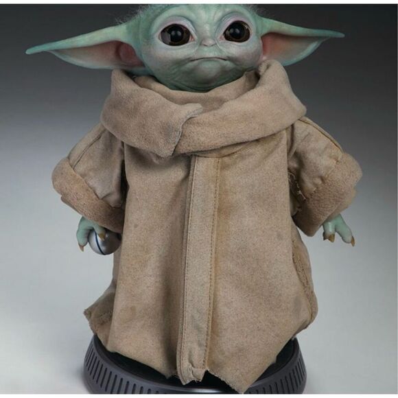 Sideshow The Child Mandalorian Life Size Statue - Picture 8 of 8